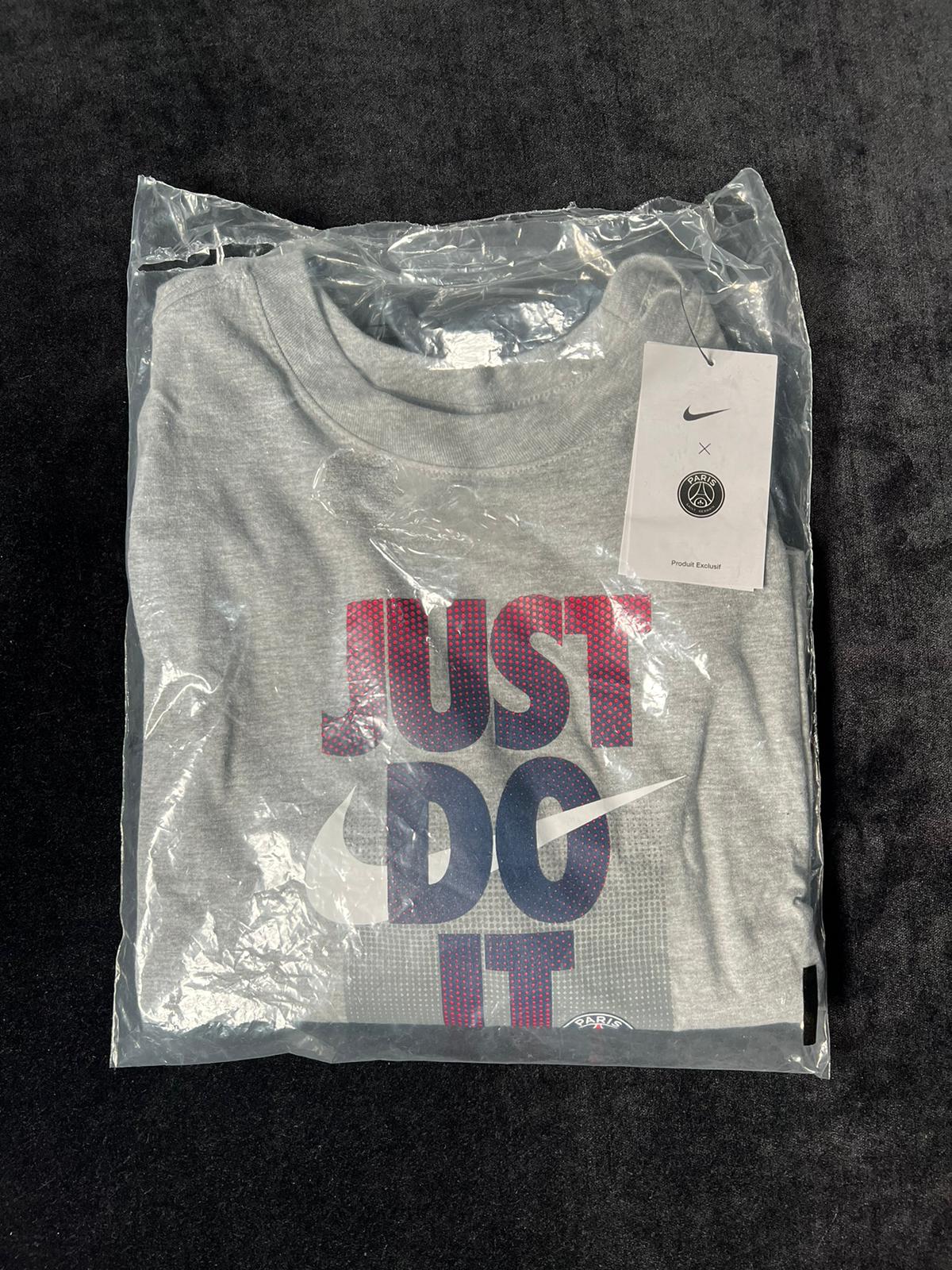 Paris Saint-Germain, Nike Crest T-Shirt